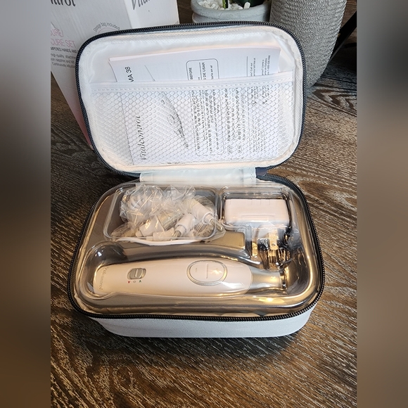 Deluxe Manicure/Pedicure Set - Picture 7 of 7